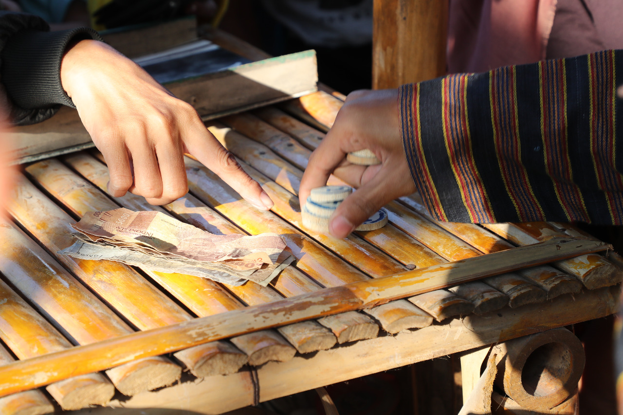 Pasar Mumbrung di Dusun Randugosong